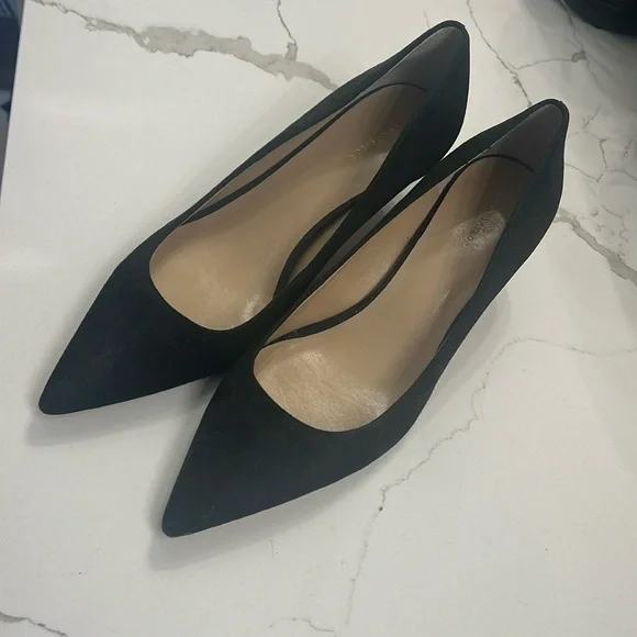 ANN TAYLOR LEATHER KITTEN HEEL - Picture 1 of 5